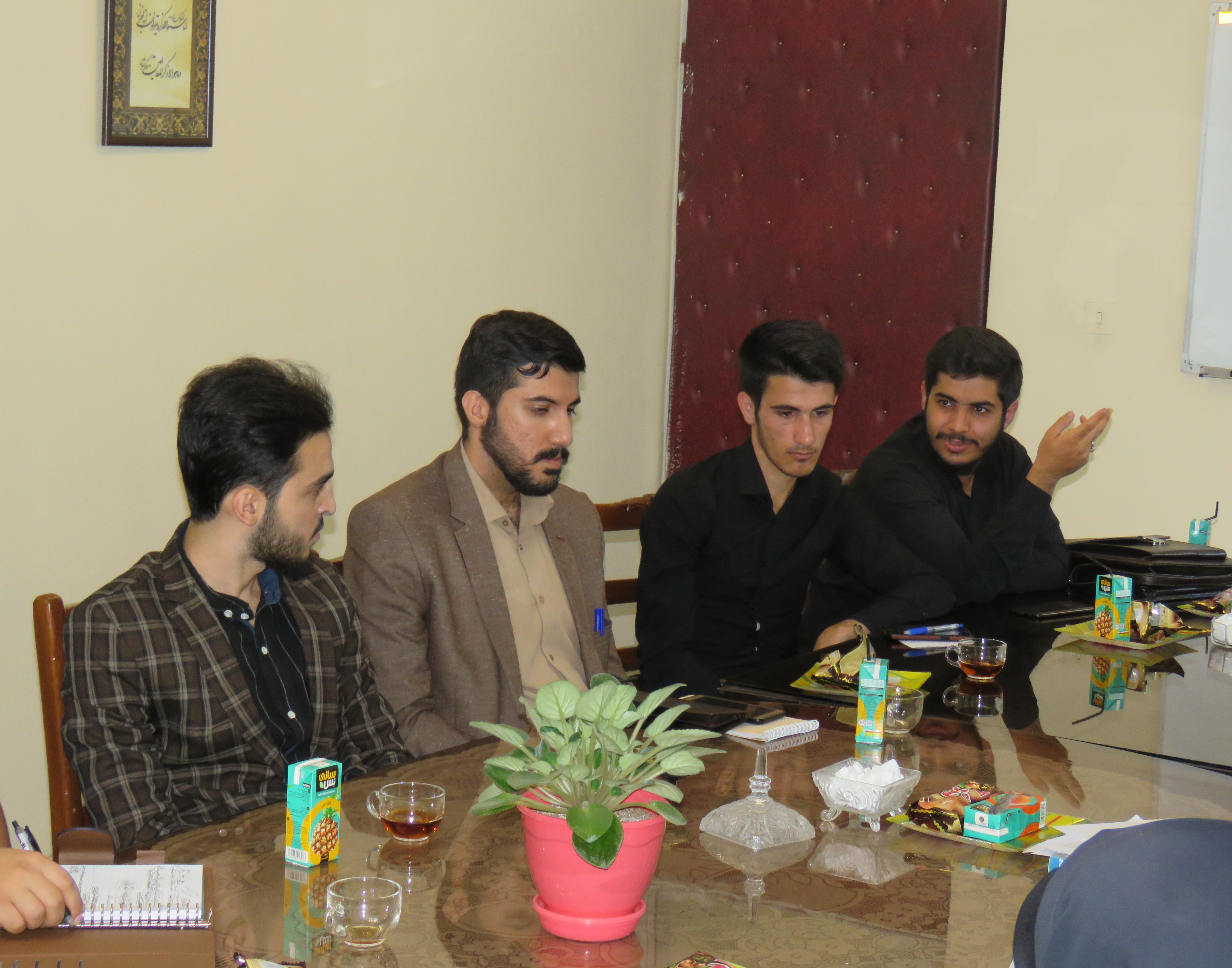 کمیته صیانت از عفاف و حجاب دانشکده ادبیات و علوم انسانی، نخستین جلسه خود را تشکیل داد 
