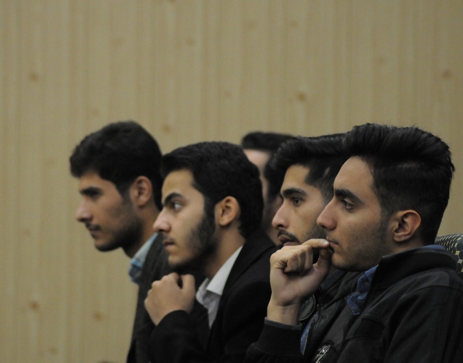 نخستین نشست صمیمی فعّالین دانشجویی در عرصه فرهنگی و اجتماعی با معاون فرهنگی و اجتماعی دانشگاه برگزار شد