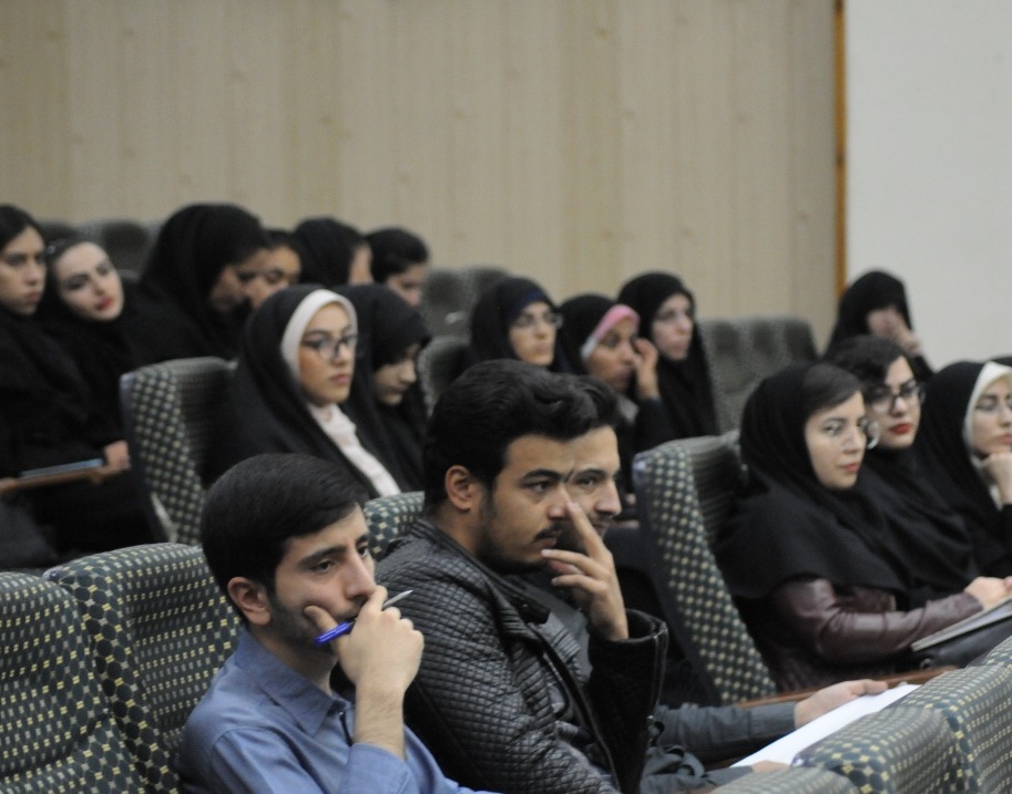 نخستین نشست صمیمی فعّالین دانشجویی در عرصه فرهنگی و اجتماعی با معاون فرهنگی و اجتماعی دانشگاه برگزار شد