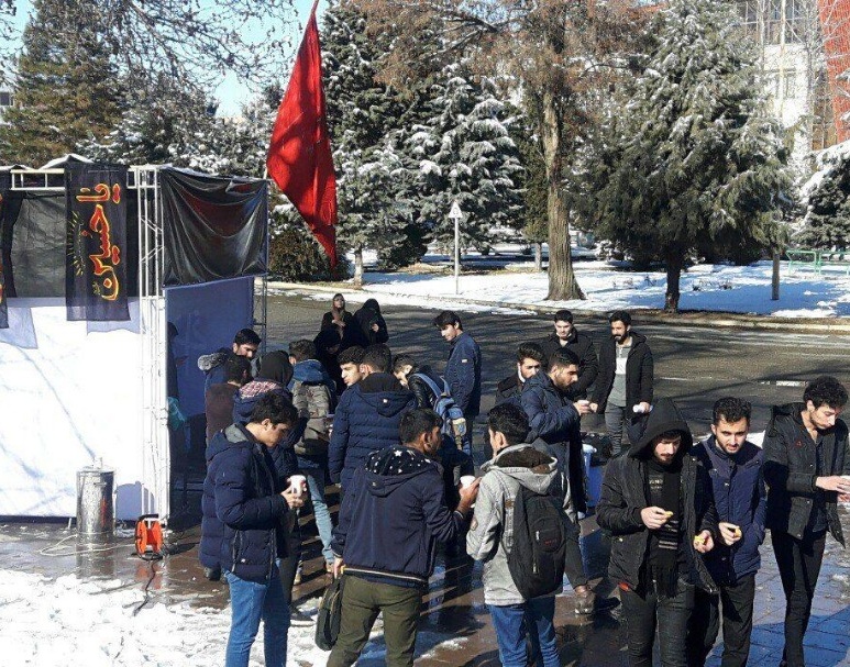 ایستگاه صلواتی به مناسبت ایّام فاطمیه در دانشگاه ارومیه برپا شد
