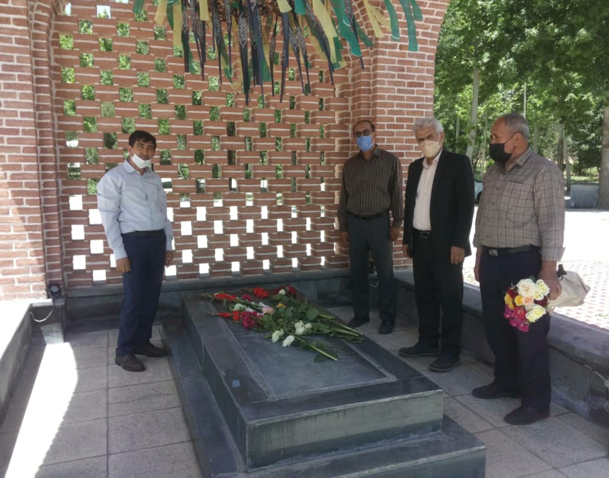 حضور دانشگاهیان دانشکده کشاورزی در سالروز قیام ۱۵ خرداد بر مزار شهدای گمنام دانشگاه ارومیه