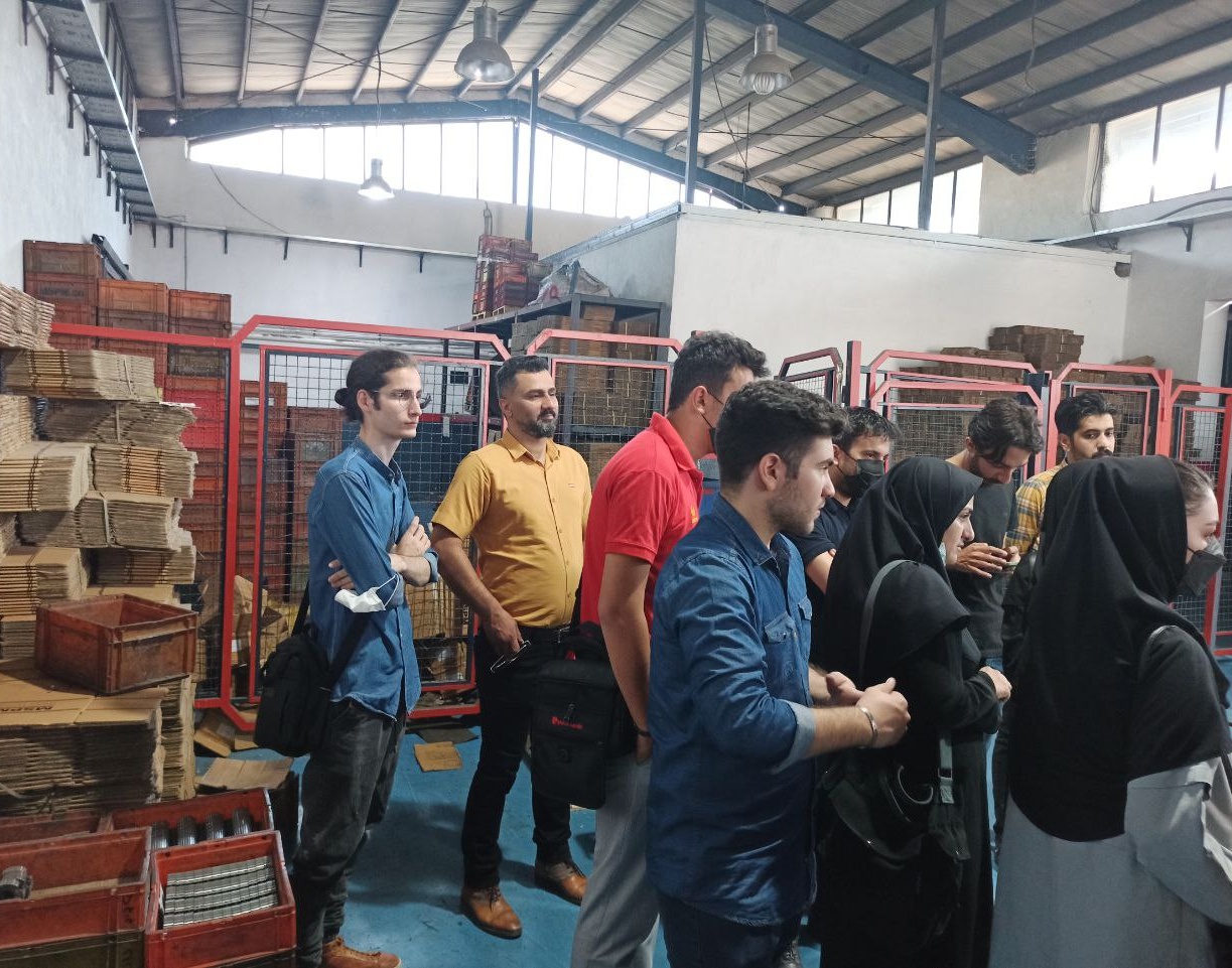 مدیریت فرهنگی و اجتماعی دانشگاه ارومیه: بازدید انجمن علمی دانشجویی مهندسی مواد و متالوژی از شرکت متالوژی پودر ماد صنعت