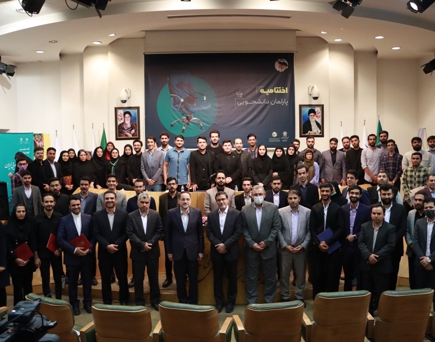 خبر | تقدیر رئیس مرکز پژوهش‌های مجلس شورای اسلامی از دانشجوی دانشگاه ارومیه