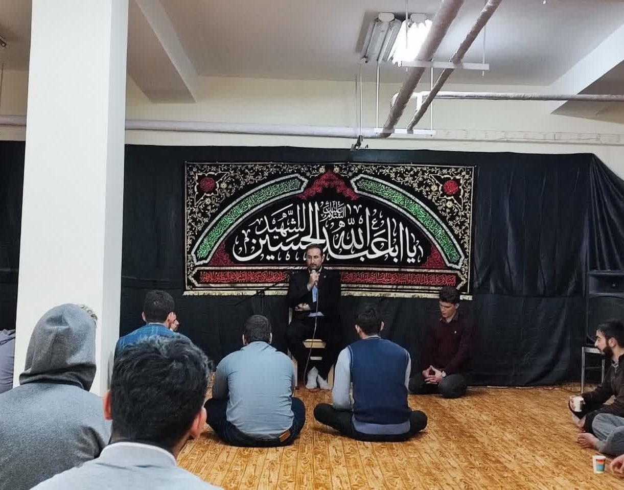 گزارش تصویری | مراسم هفتگی هیئت اباعبدالله الحسین (ع) با حضور مدیرکل امور دانشجویان دانشگاه