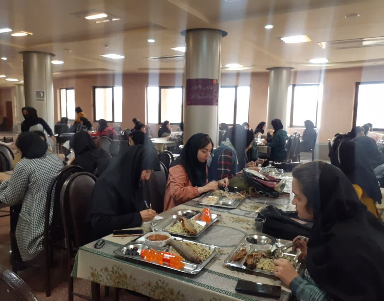 گزارش تصویری حضور مدیر امور فرهنگی و اجتماعی دانشگاه در سلف دانشجویان