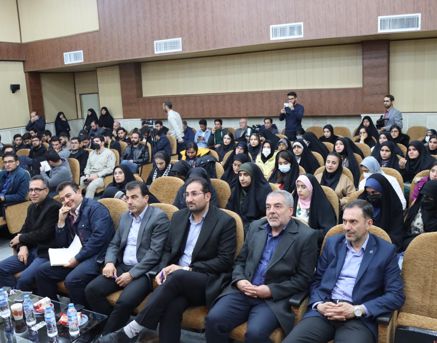 نشست صمیمی دانشجویان دانشگاه ارومیه با نماینده ولی فقیه در استان آذربایجان غربی و هیئت رئیسه دانشگاه