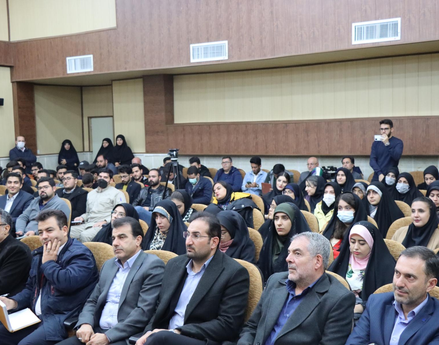 نشست صمیمی دانشجویان دانشگاه ارومیه با نماینده ولی فقیه در استان آذربایجان غربی و هیئت رئیسه دانشگاه