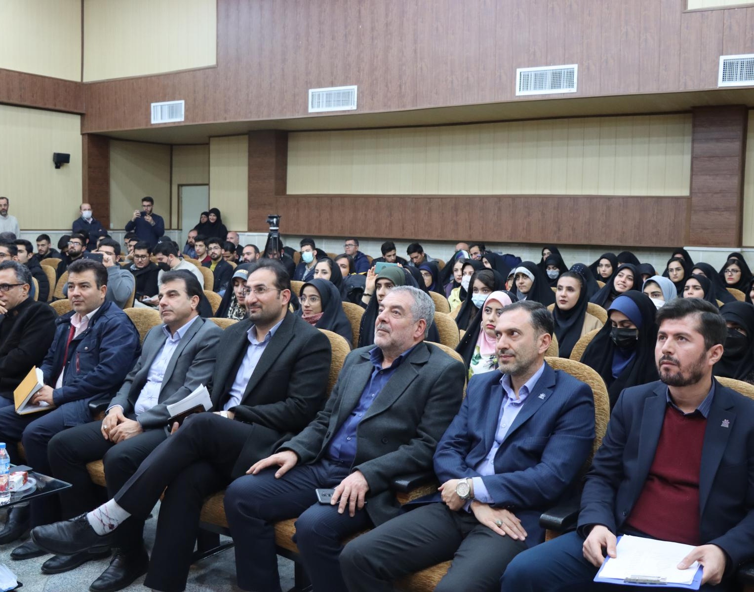 نشست صمیمی دانشجویان دانشگاه ارومیه با نماینده ولی فقیه در استان آذربایجان غربی و هیئت رئیسه دانشگاه