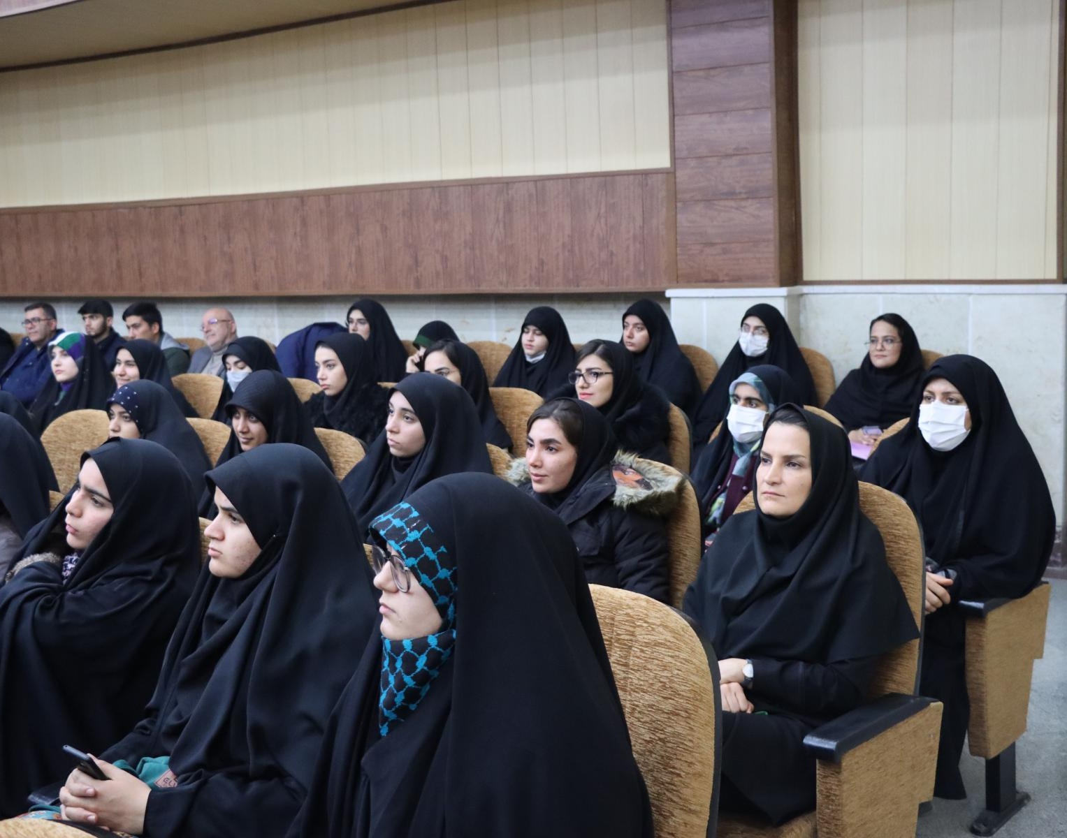 نشست صمیمی دانشجویان دانشگاه ارومیه با نماینده ولی فقیه در استان آذربایجان غربی و هیئت رئیسه دانشگاه