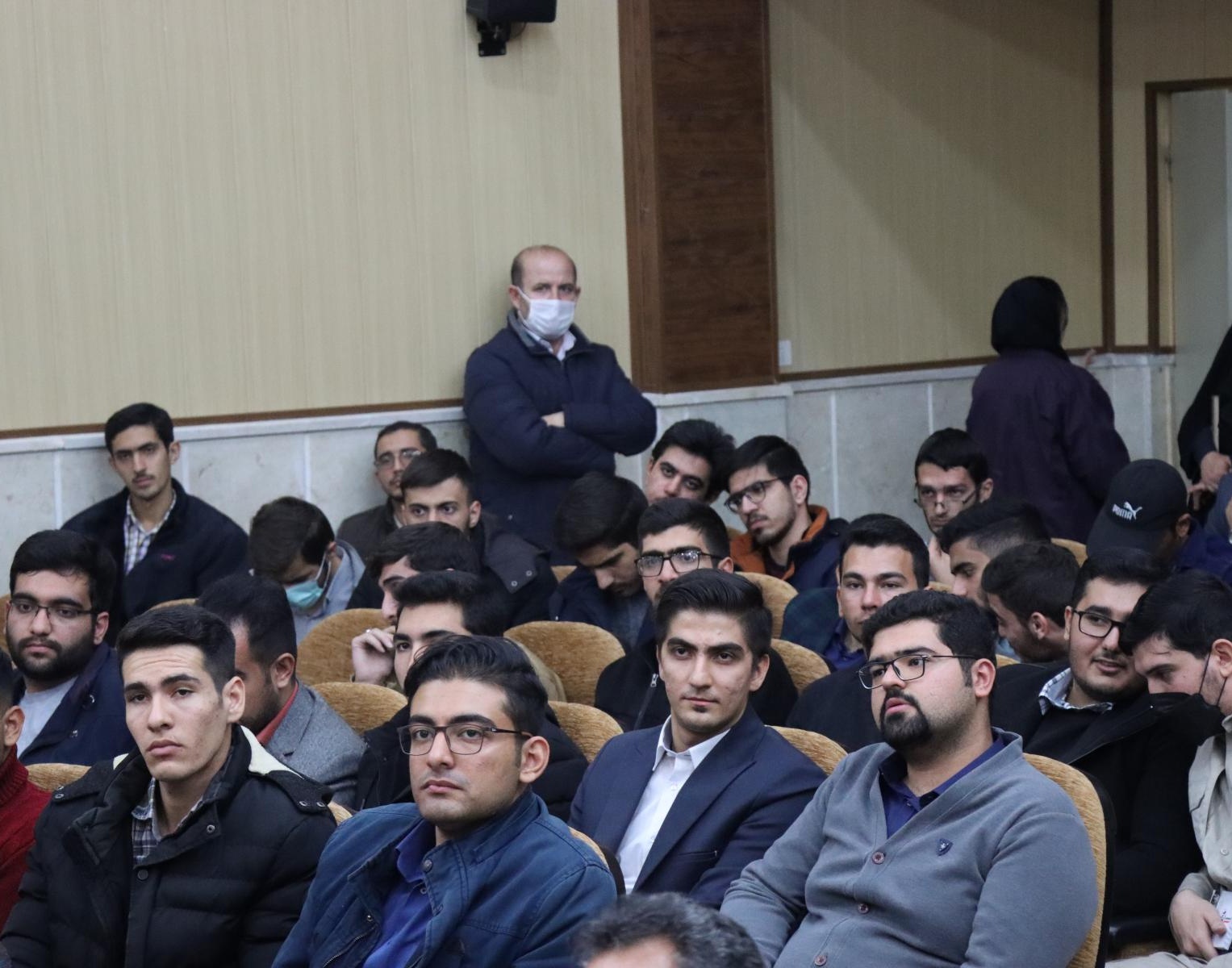 نشست صمیمی دانشجویان دانشگاه ارومیه با نماینده ولی فقیه در استان آذربایجان غربی و هیئت رئیسه دانشگاه