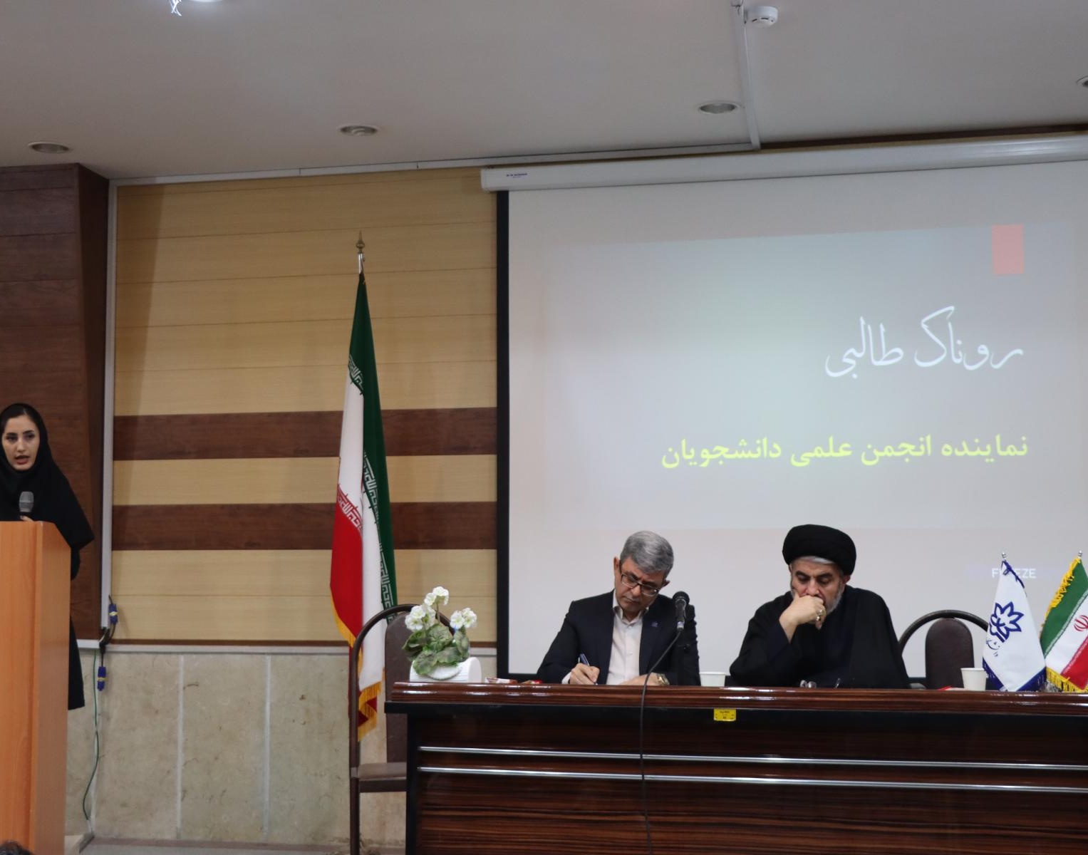 نشست صمیمی دانشجویان دانشگاه ارومیه با نماینده ولی فقیه در استان آذربایجان غربی و هیئت رئیسه دانشگاه