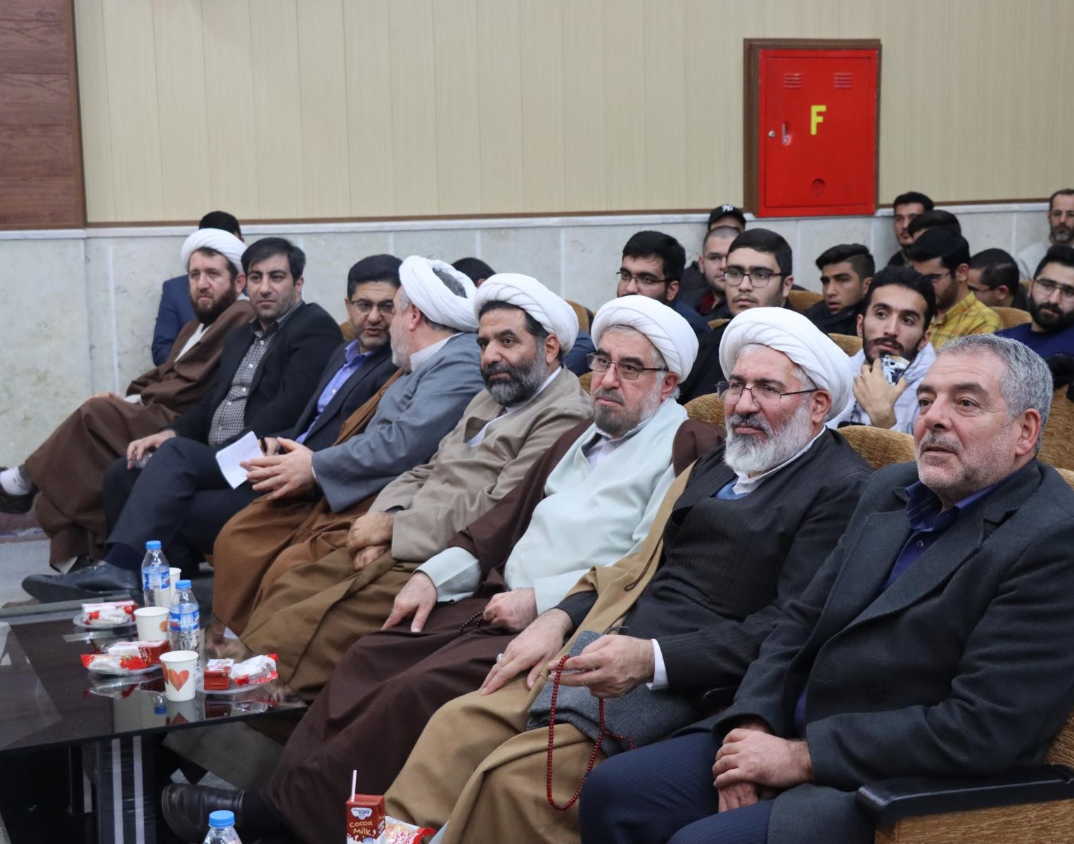 نشست صمیمی دانشجویان دانشگاه ارومیه با نماینده ولی فقیه در استان آذربایجان غربی و هیئت رئیسه دانشگاه