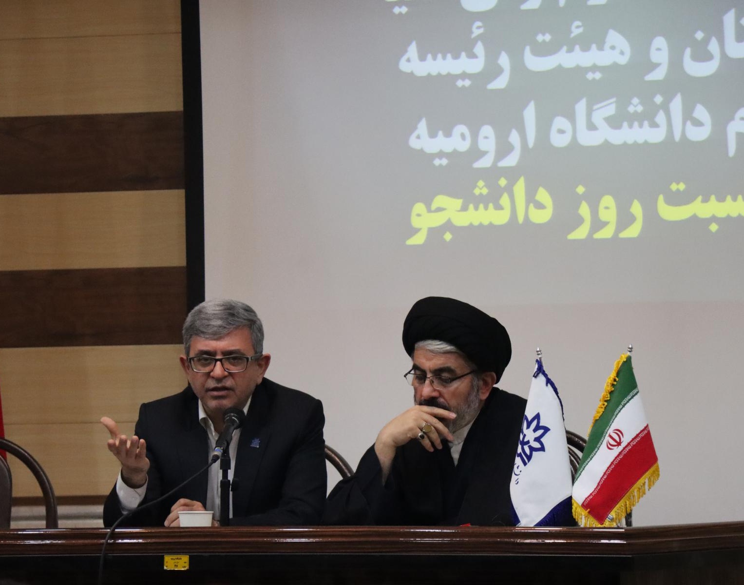 نشست صمیمی دانشجویان دانشگاه ارومیه با نماینده ولی فقیه در استان آذربایجان غربی و هیئت رئیسه دانشگاه