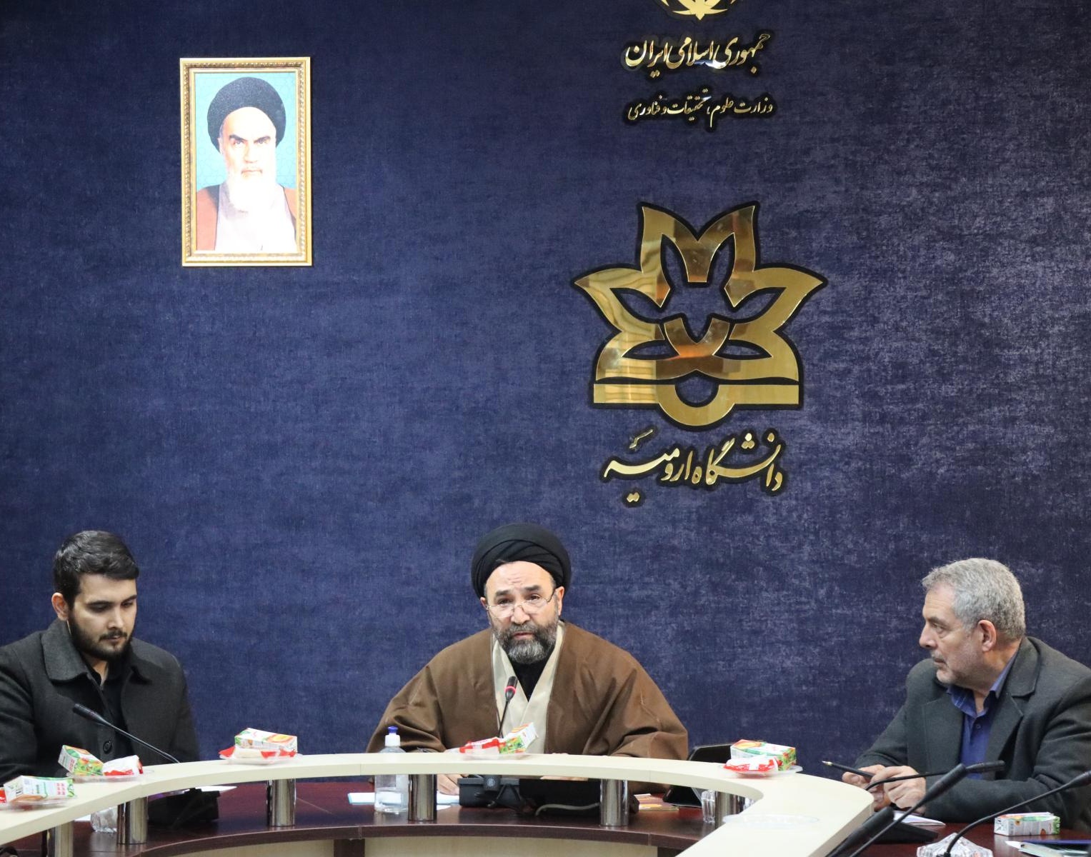 نشست صمیمی دانشجویان فعال فرهنگی و علمی دانشگاه با نماینده محترم مردم ارومیه