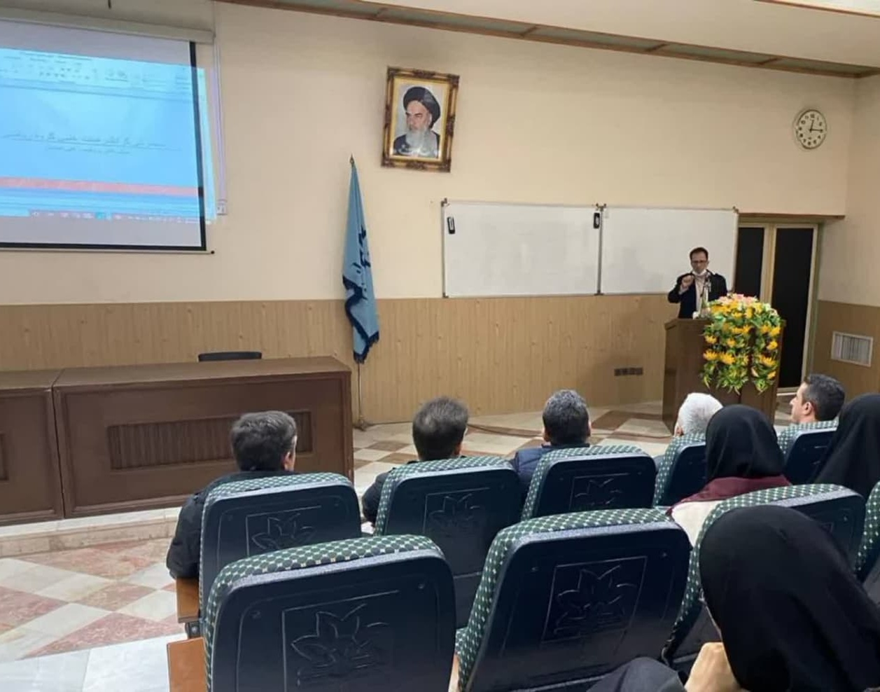 نشست صمیمی اساتید و دانشجویان گروه ریاضی و آمار