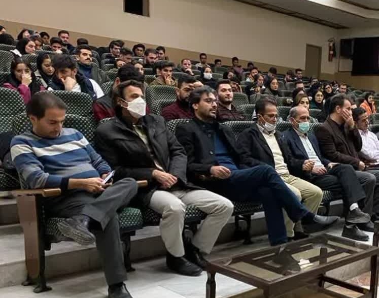 نشست صمیمی اساتید و دانشجویان گروه ریاضی و آمار