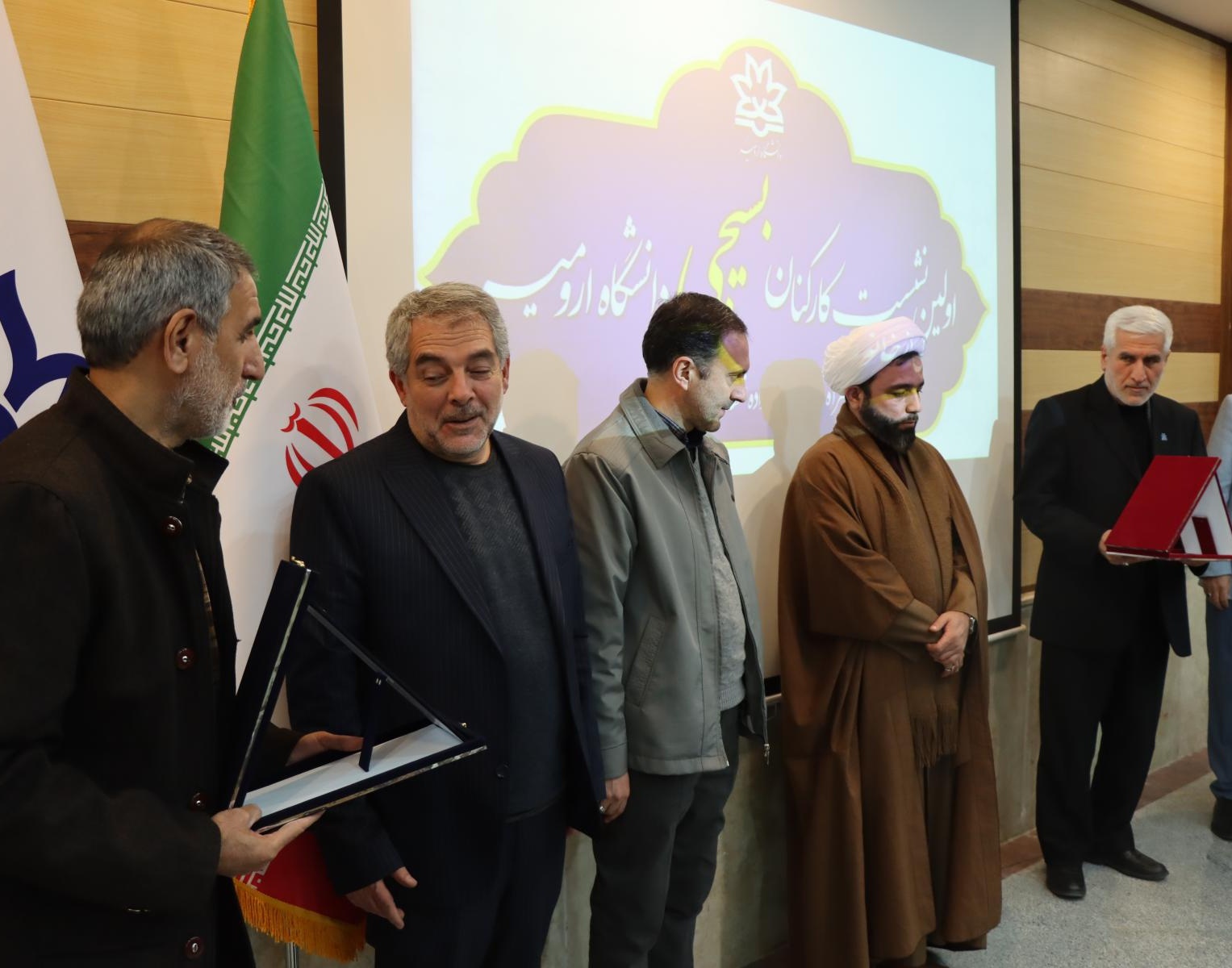 اولین نشست کارکنان بسیجی دانشگاه ارومیه برگزار شد...