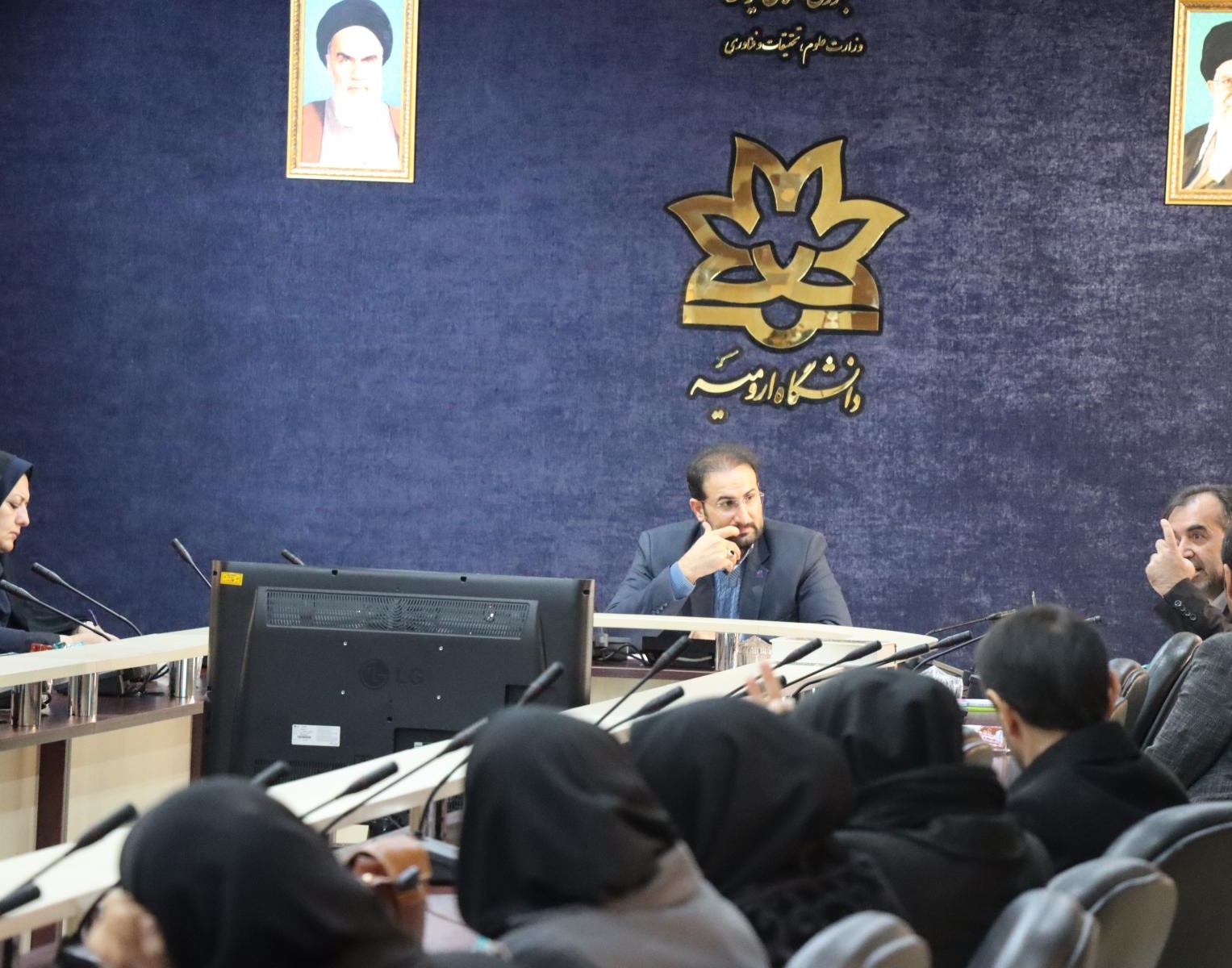 جلسه توجیهی مدیران محترم گروه و مشاورین محترم دانشکده‌ها 