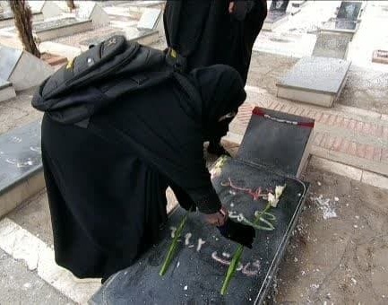 غبار روبی مزار شهدا و تجدید بیعت با شهدا به‌مناسبت گرامیداشت ولادت حضرت فاطمه (س)