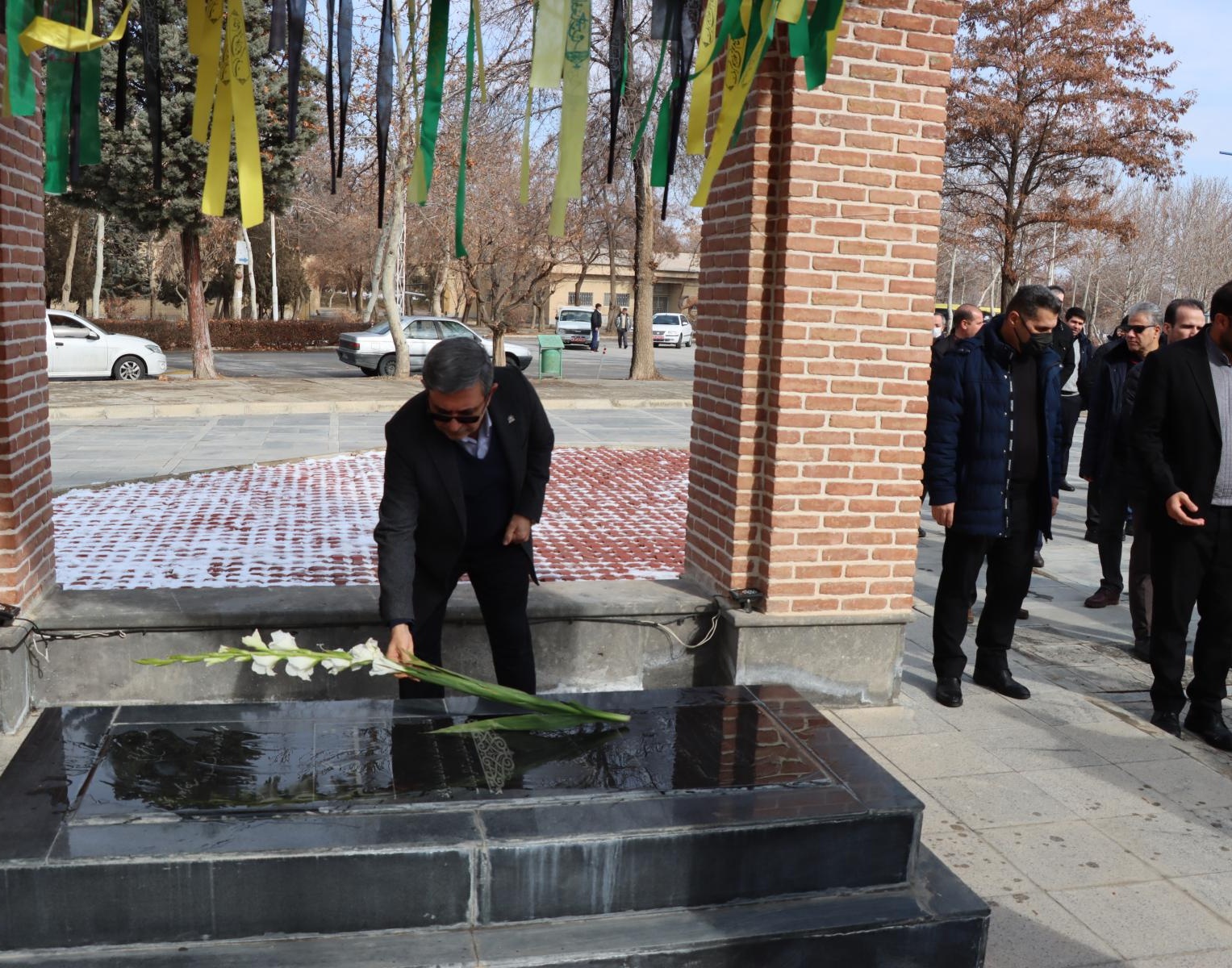 غبارروبی مزار شهدا گمنام، اهتزاز پرچم و راهپیمایی همگانی همزمان با آغاز دهه فجر 