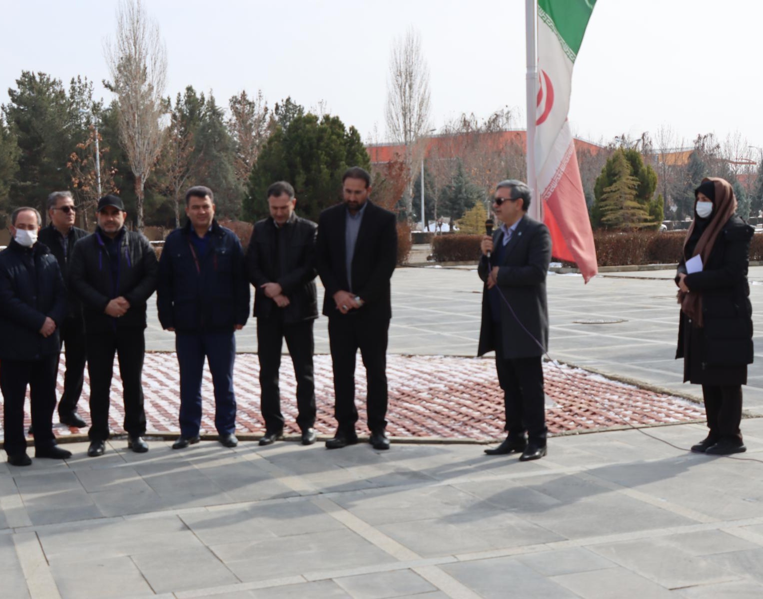 غبارروبی مزار شهدا گمنام، اهتزاز پرچم و راهپیمایی همگانی همزمان با آغاز دهه فجر 