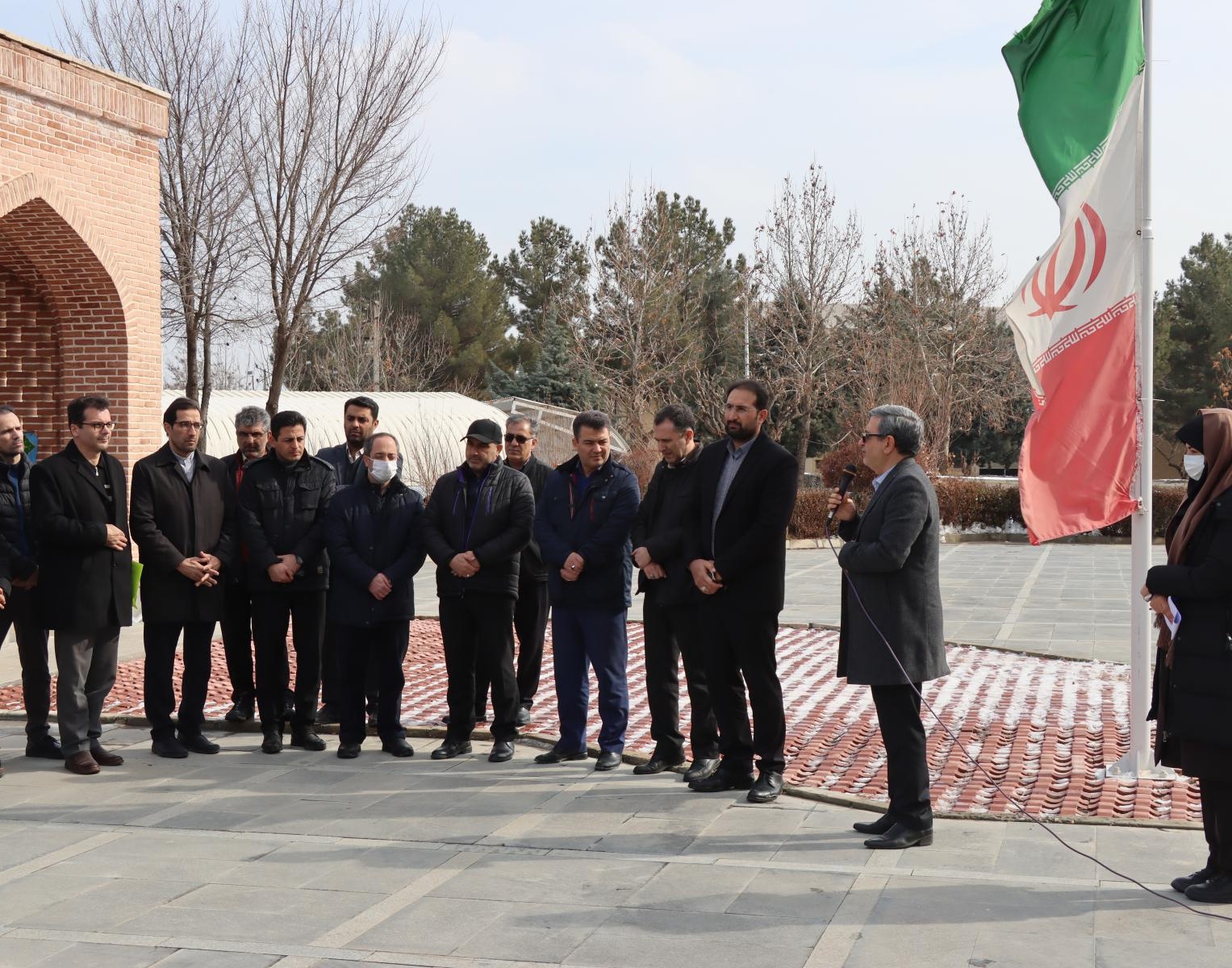 غبارروبی مزار شهدا گمنام، اهتزاز پرچم و راهپیمایی همگانی همزمان با آغاز دهه فجر 
