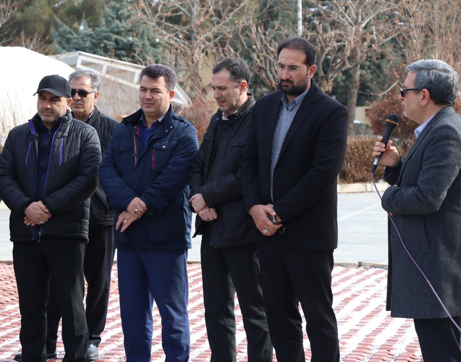 غبارروبی مزار شهدا گمنام، اهتزاز پرچم و راهپیمایی همگانی همزمان با آغاز دهه فجر 