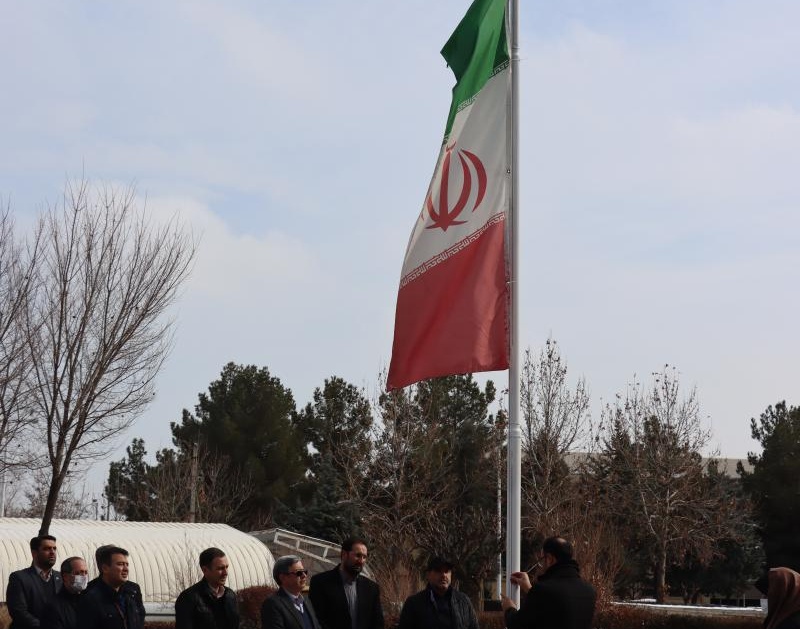 غبارروبی مزار شهدا گمنام، اهتزاز پرچم و راهپیمایی همگانی همزمان با آغاز دهه فجر 
