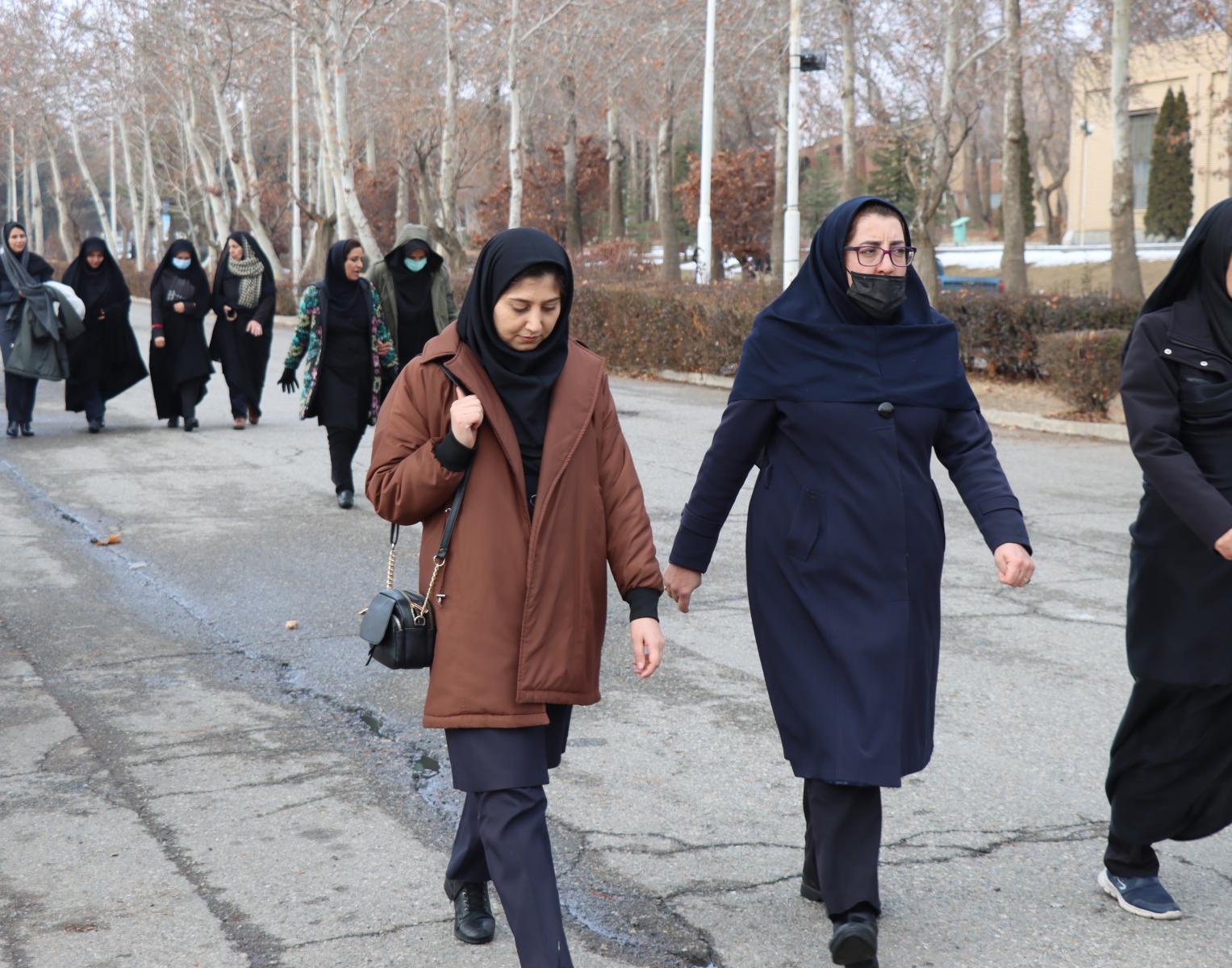 غبارروبی مزار شهدا گمنام، اهتزاز پرچم و راهپیمایی همگانی همزمان با آغاز دهه فجر 