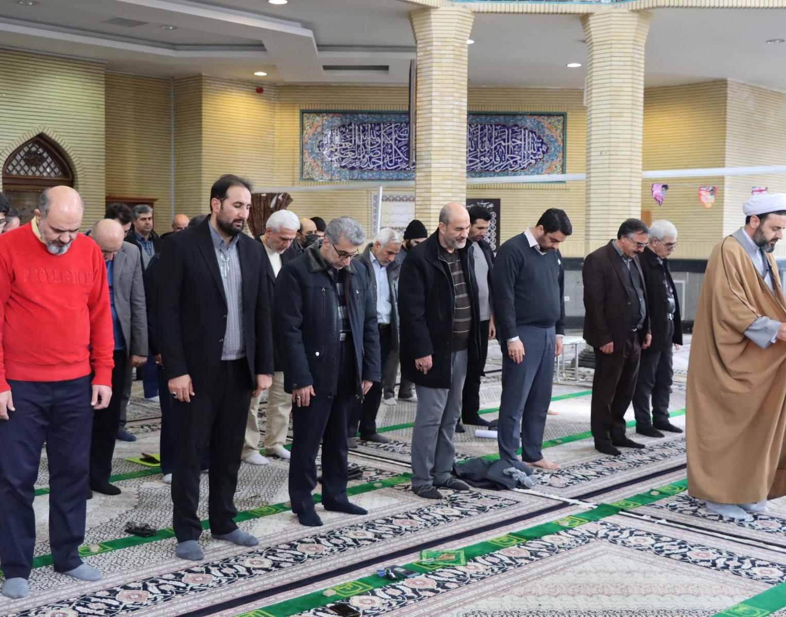 غبارروبی مزار شهدا گمنام، اهتزاز پرچم و راهپیمایی همگانی همزمان با آغاز دهه فجر 