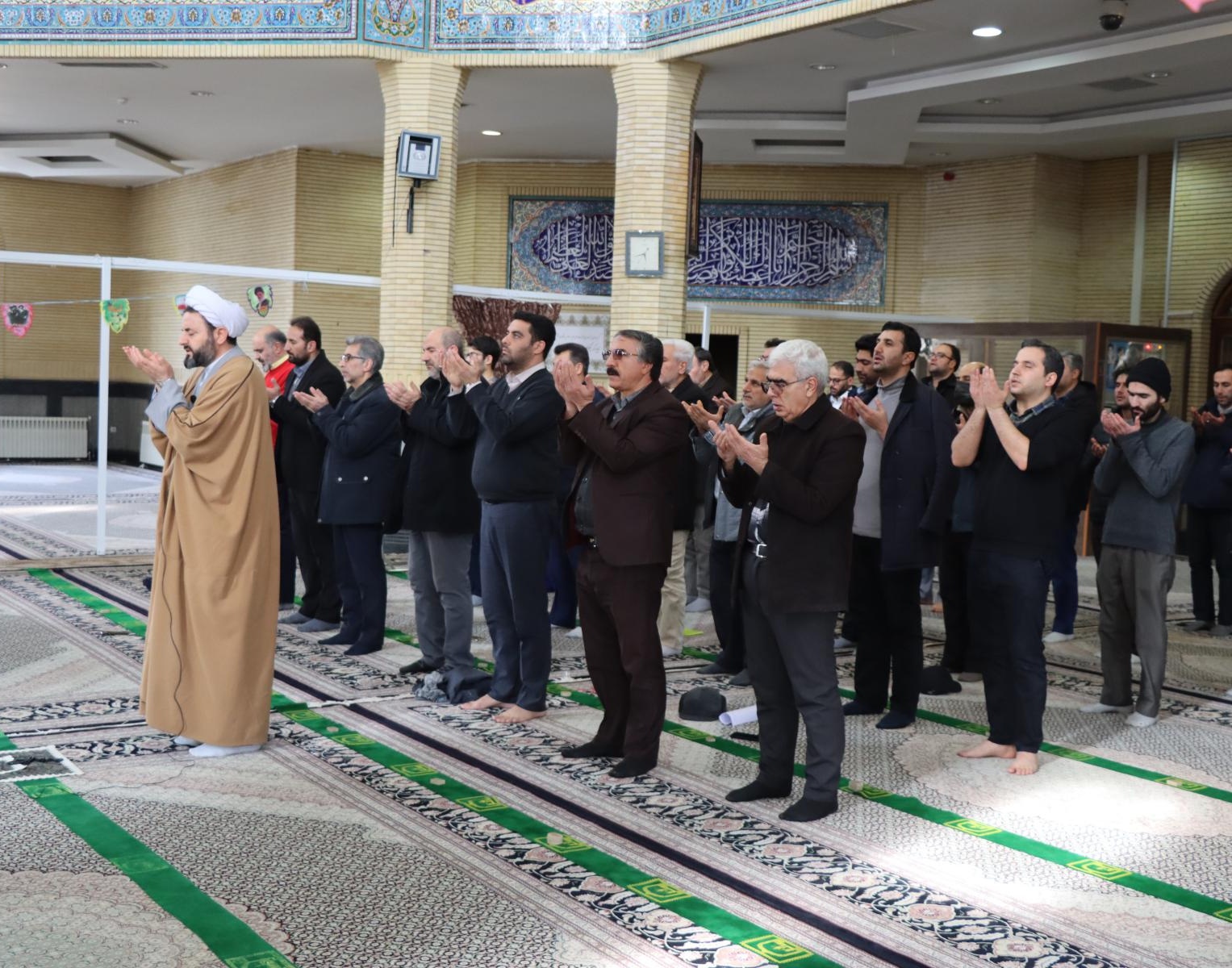 غبارروبی مزار شهدا گمنام، اهتزاز پرچم و راهپیمایی همگانی همزمان با آغاز دهه فجر 