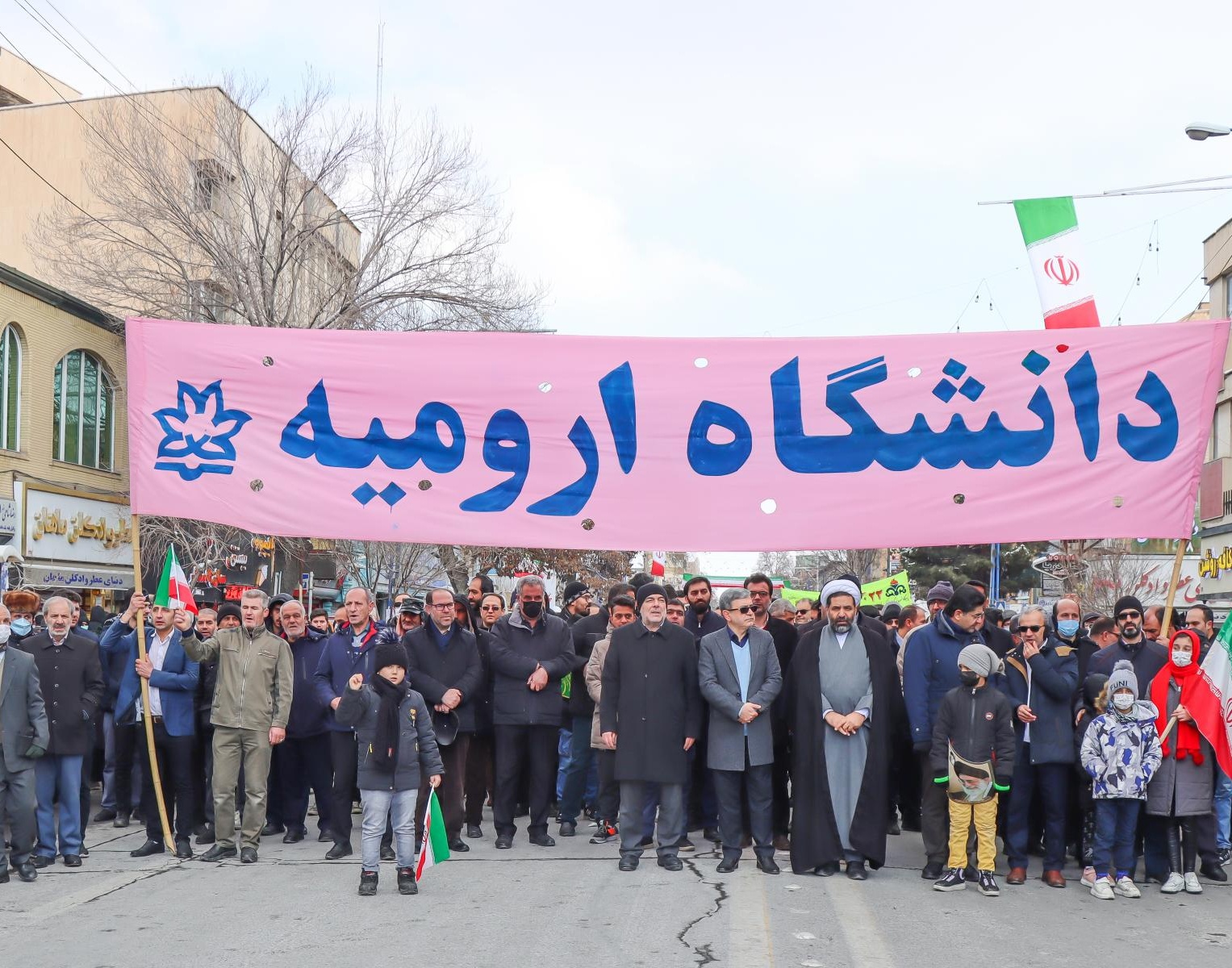حضور کارکنان، اساتید و دانشجویان دانشگاه ارومیه در راهپیمایی 22 بهمن 1401
