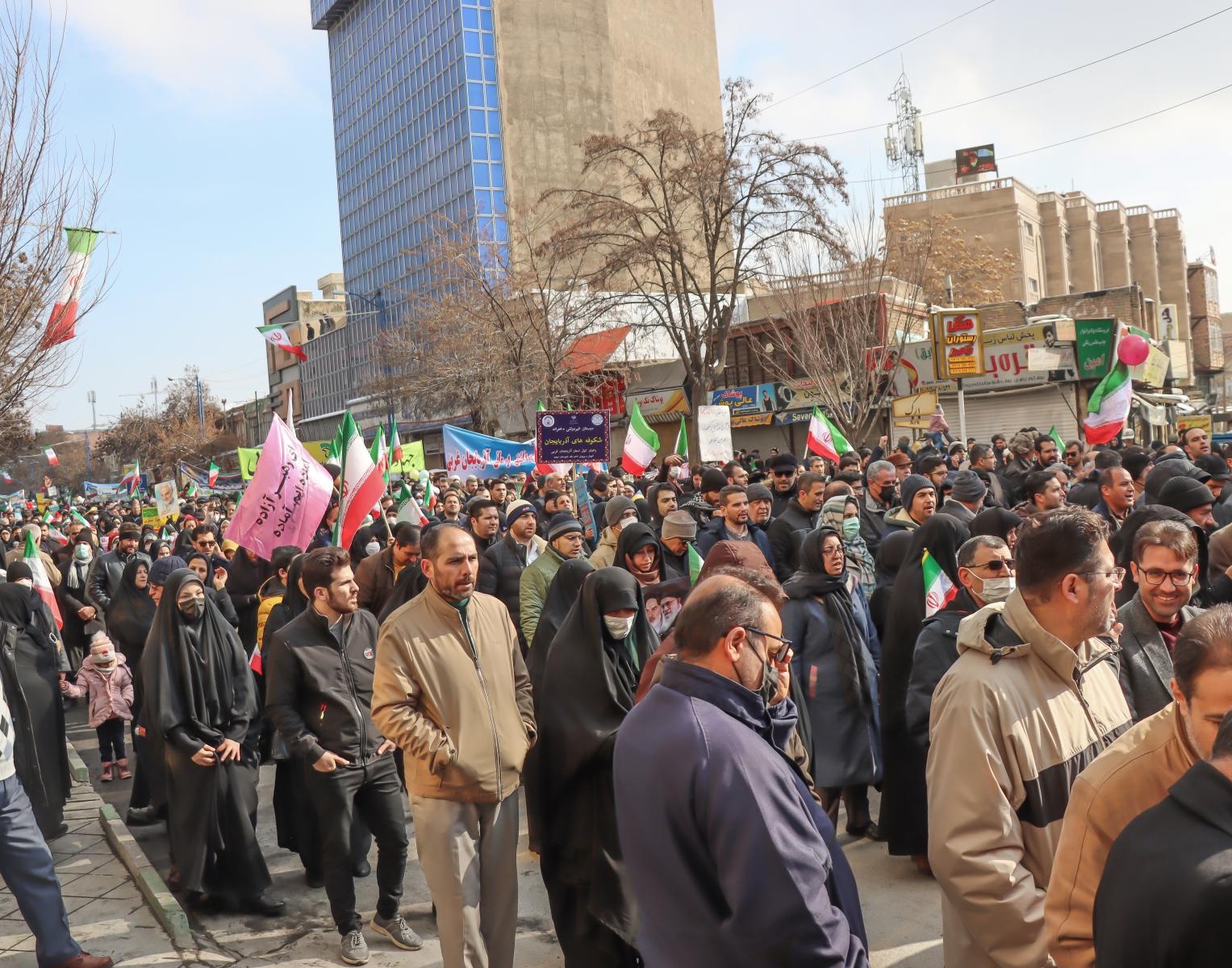 حضور کارکنان، اساتید و دانشجویان دانشگاه ارومیه در راهپیمایی 22 بهمن 1401