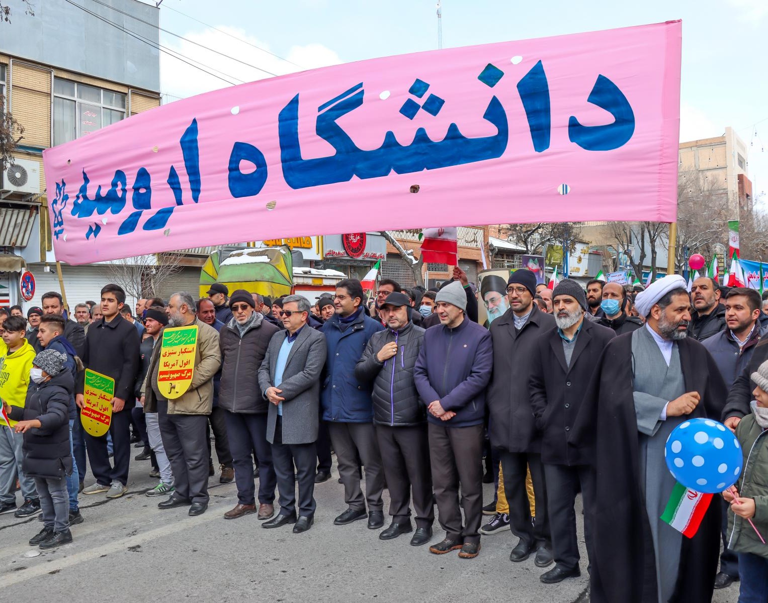 حضور کارکنان، اساتید و دانشجویان دانشگاه ارومیه در راهپیمایی 22 بهمن 1401