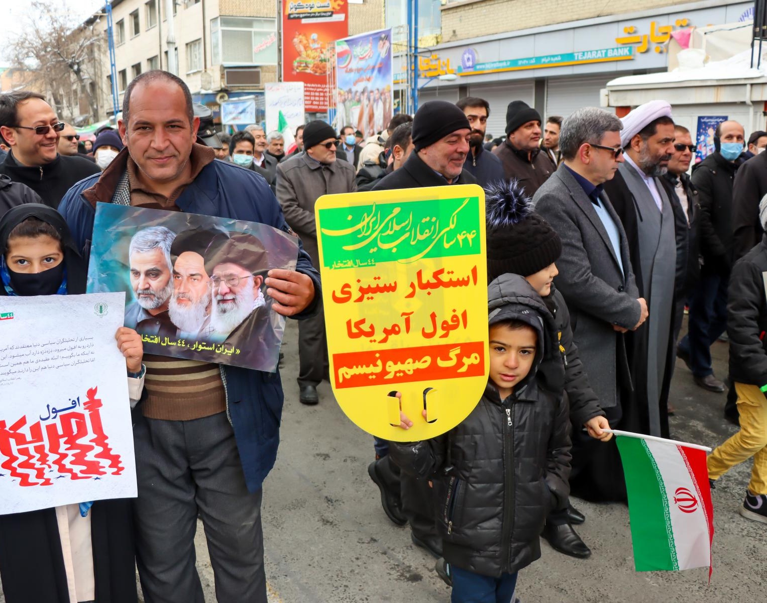 حضور کارکنان، اساتید و دانشجویان دانشگاه ارومیه در راهپیمایی 22 بهمن 1401
