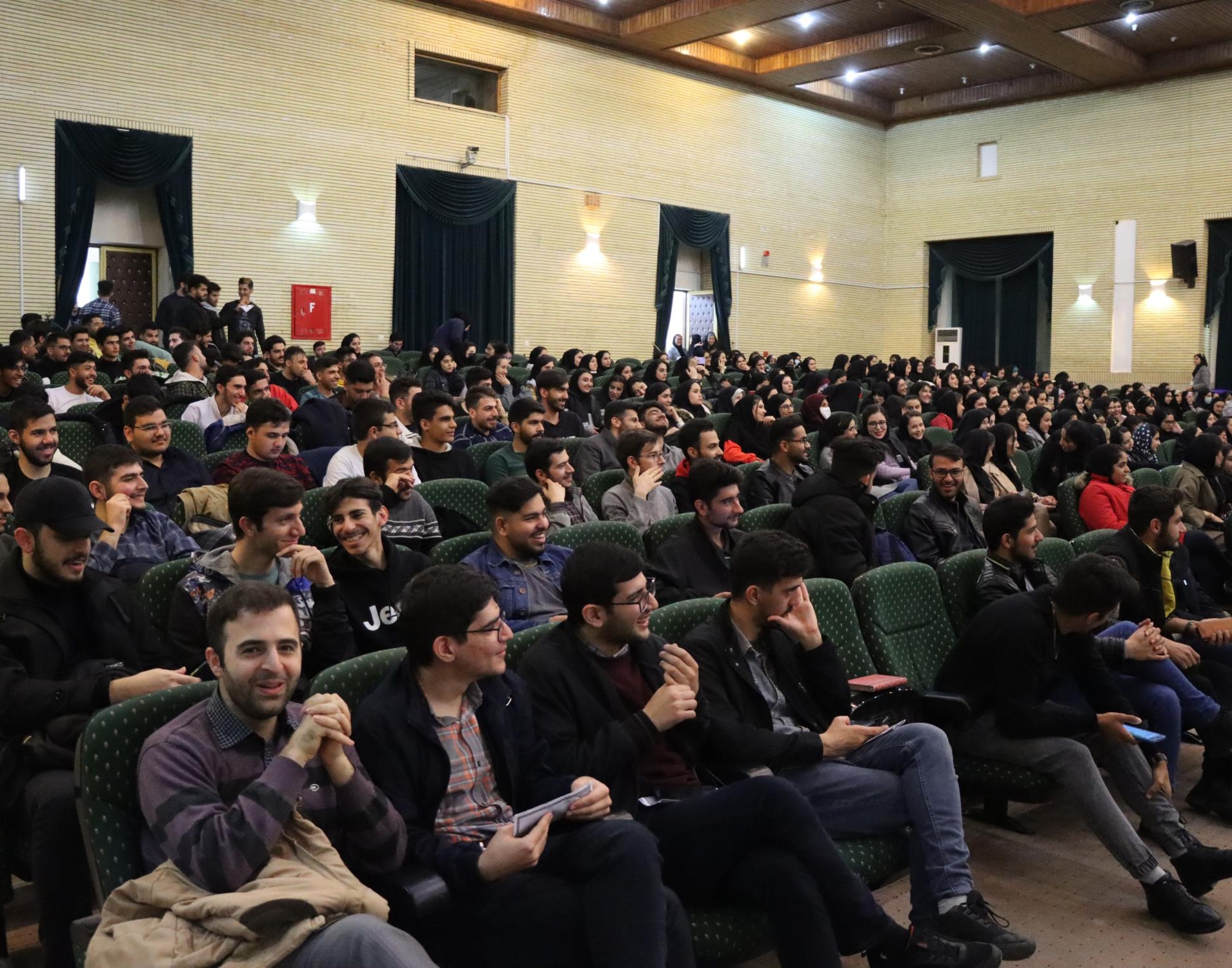  گزارش جشن بزرگ نیمه شعبان در دانشگاه ارومیه 