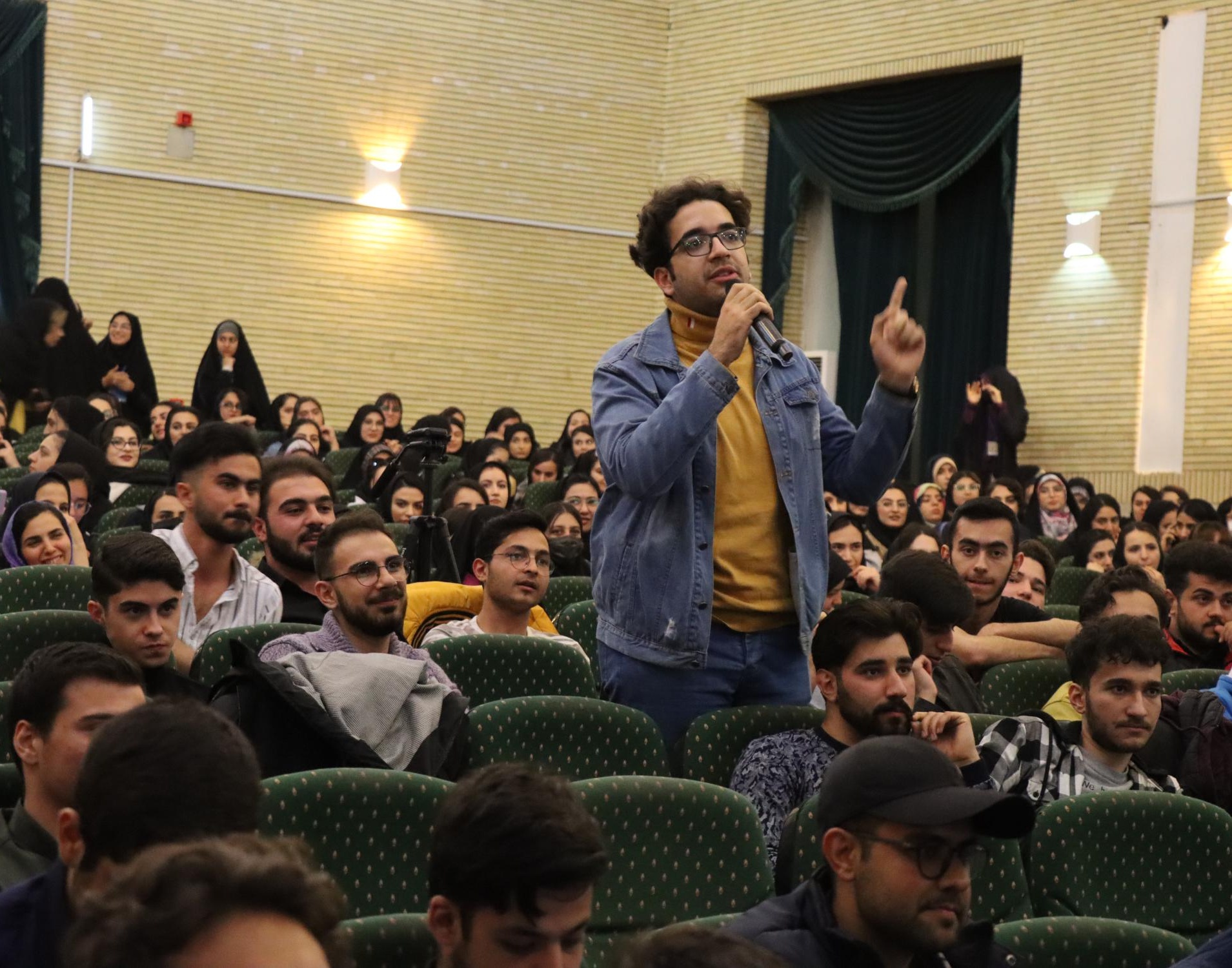  گزارش جشن بزرگ نیمه شعبان در دانشگاه ارومیه 
