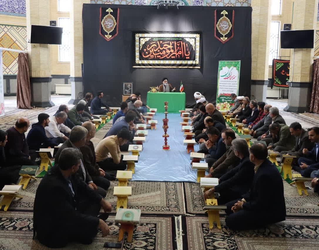 گزارش تصویری محفل انس با قرآن کریم در مسجد دانشگاه ارومیه
