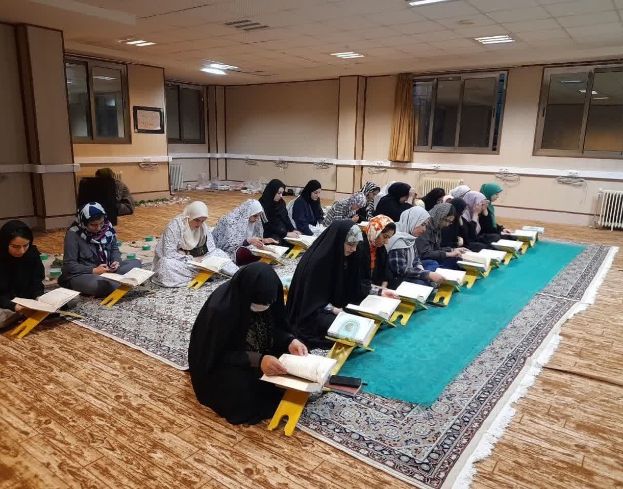 گزارش تصویری برگزاری محفل انس با قرآن کریم در خوابگاه‌های دانشجویی