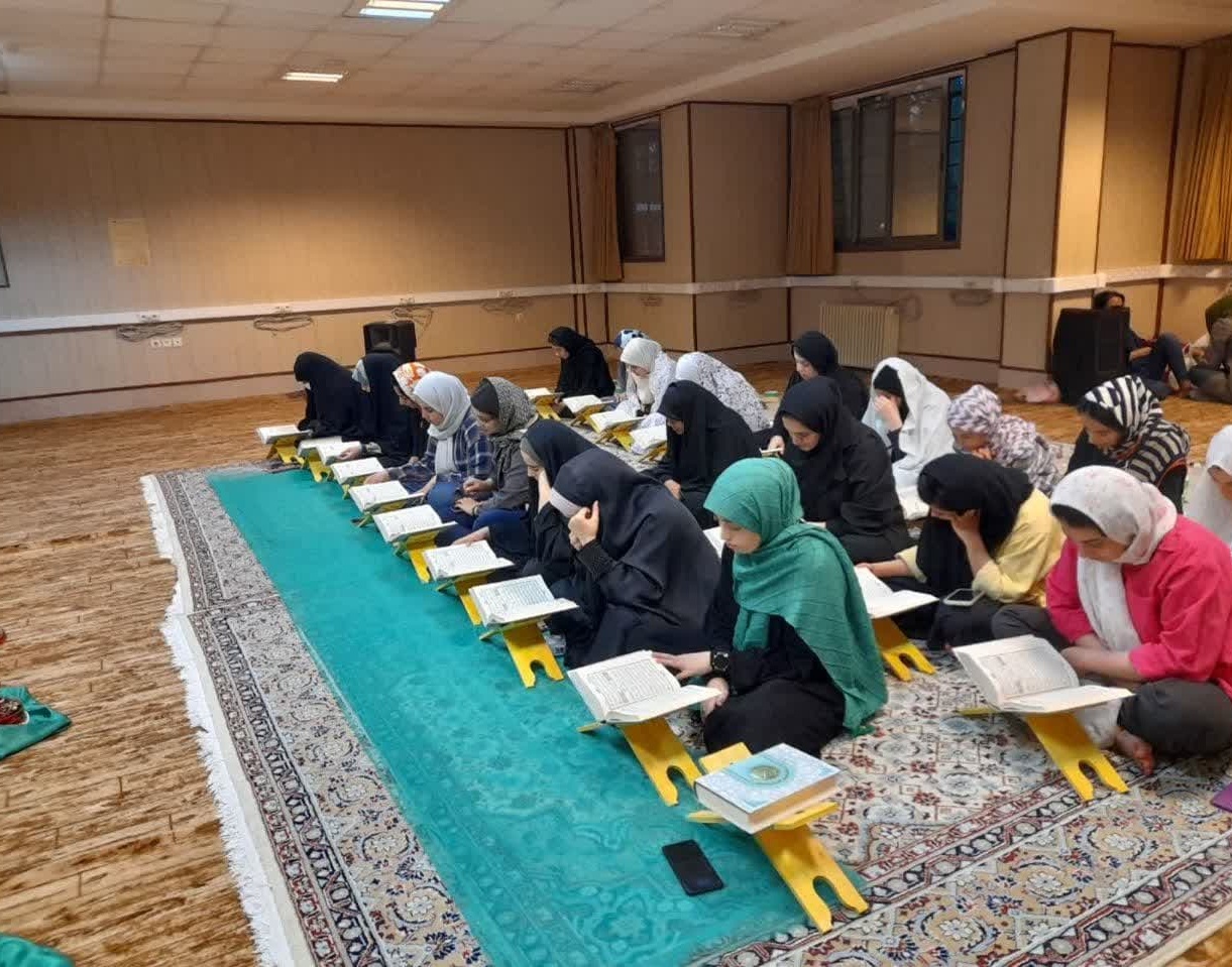 گزارش تصویری برگزاری محفل انس با قرآن کریم در خوابگاه‌های دانشجویی