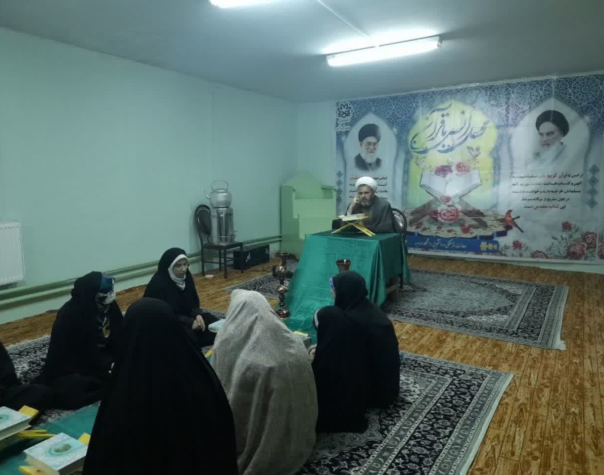 گزارش تصویری برگزاری محفل انس با قرآن کریم در خوابگاه‌های دانشجویی