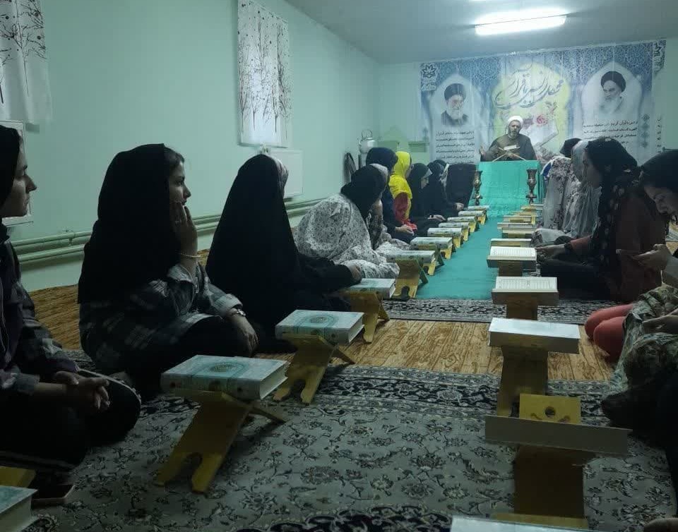 گزارش تصویری برگزاری محفل انس با قرآن کریم در خوابگاه‌های دانشجویی