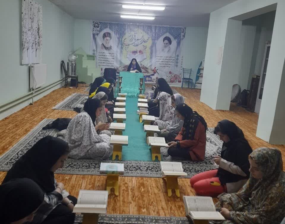 گزارش تصویری برگزاری محفل انس با قرآن کریم در خوابگاه‌های دانشجویی