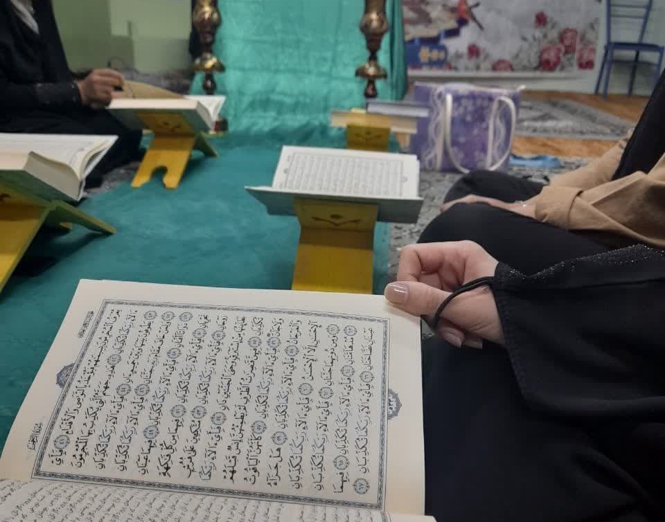 گزارش تصویری برگزاری محفل انس با قرآن کریم در خوابگاه‌های دانشجویی