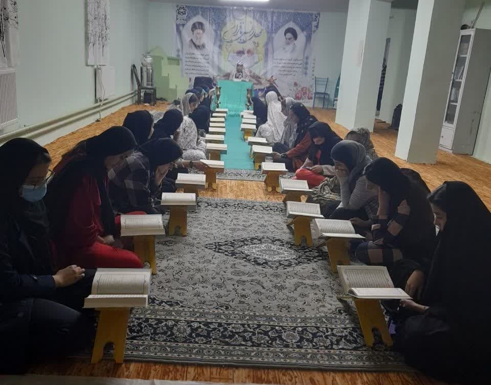 گزارش تصویری برگزاری محفل انس با قرآن کریم در خوابگاه‌های دانشجویی