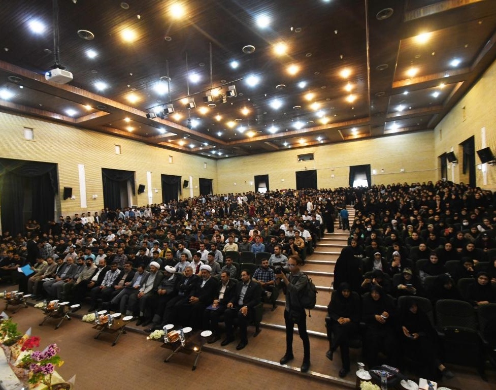 با حضور بیش از 1500 دانشجو؛ گفت و گوی بی واسطه دانشجویان با سخنگوی دولت سیزدهم
