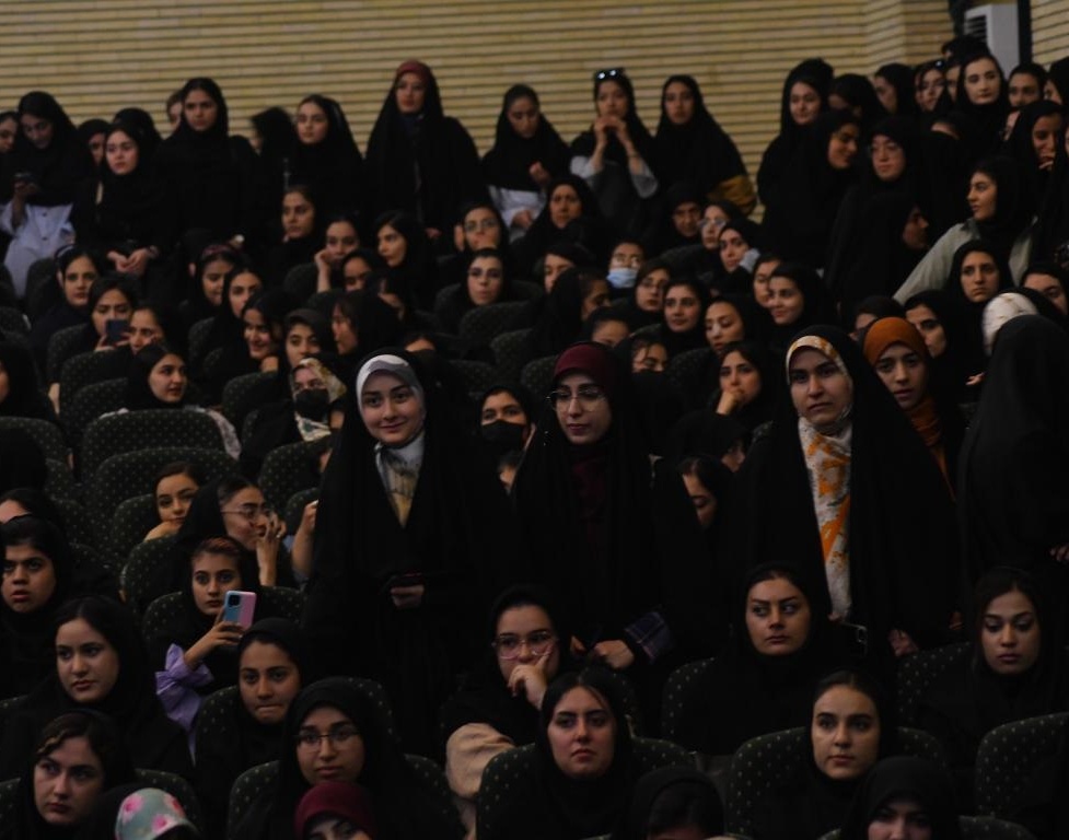 با حضور بیش از 1500 دانشجو؛ گفت و گوی بی واسطه دانشجویان با سخنگوی دولت سیزدهم