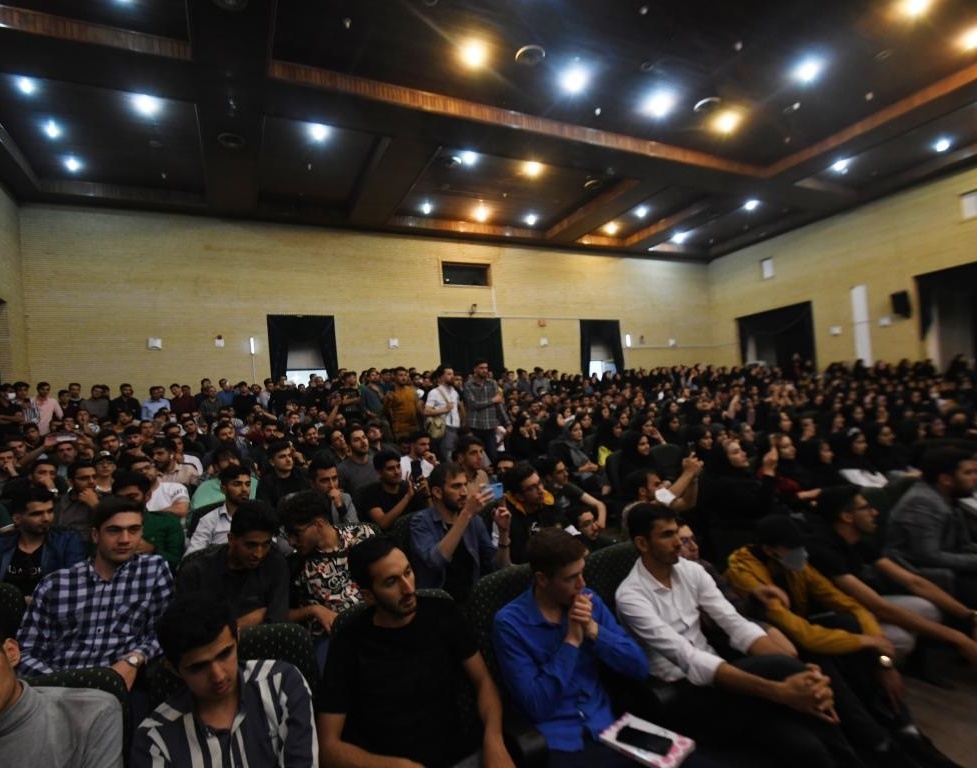 با حضور بیش از 1500 دانشجو؛ گفت و گوی بی واسطه دانشجویان با سخنگوی دولت سیزدهم