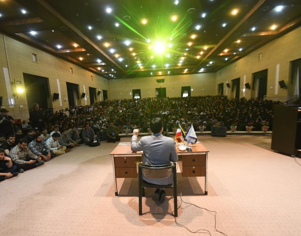 با حضور بیش از 1500 دانشجو؛ گفت و گوی بی واسطه دانشجویان با سخنگوی دولت سیزدهم