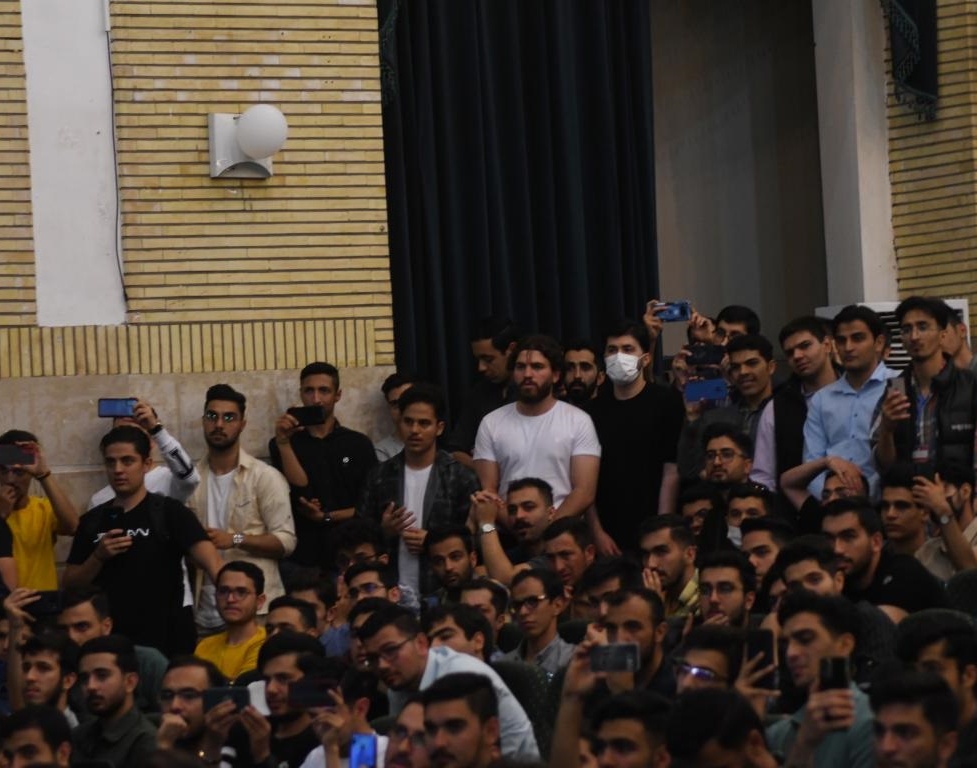 با حضور بیش از 1500 دانشجو؛ گفت و گوی بی واسطه دانشجویان با سخنگوی دولت سیزدهم